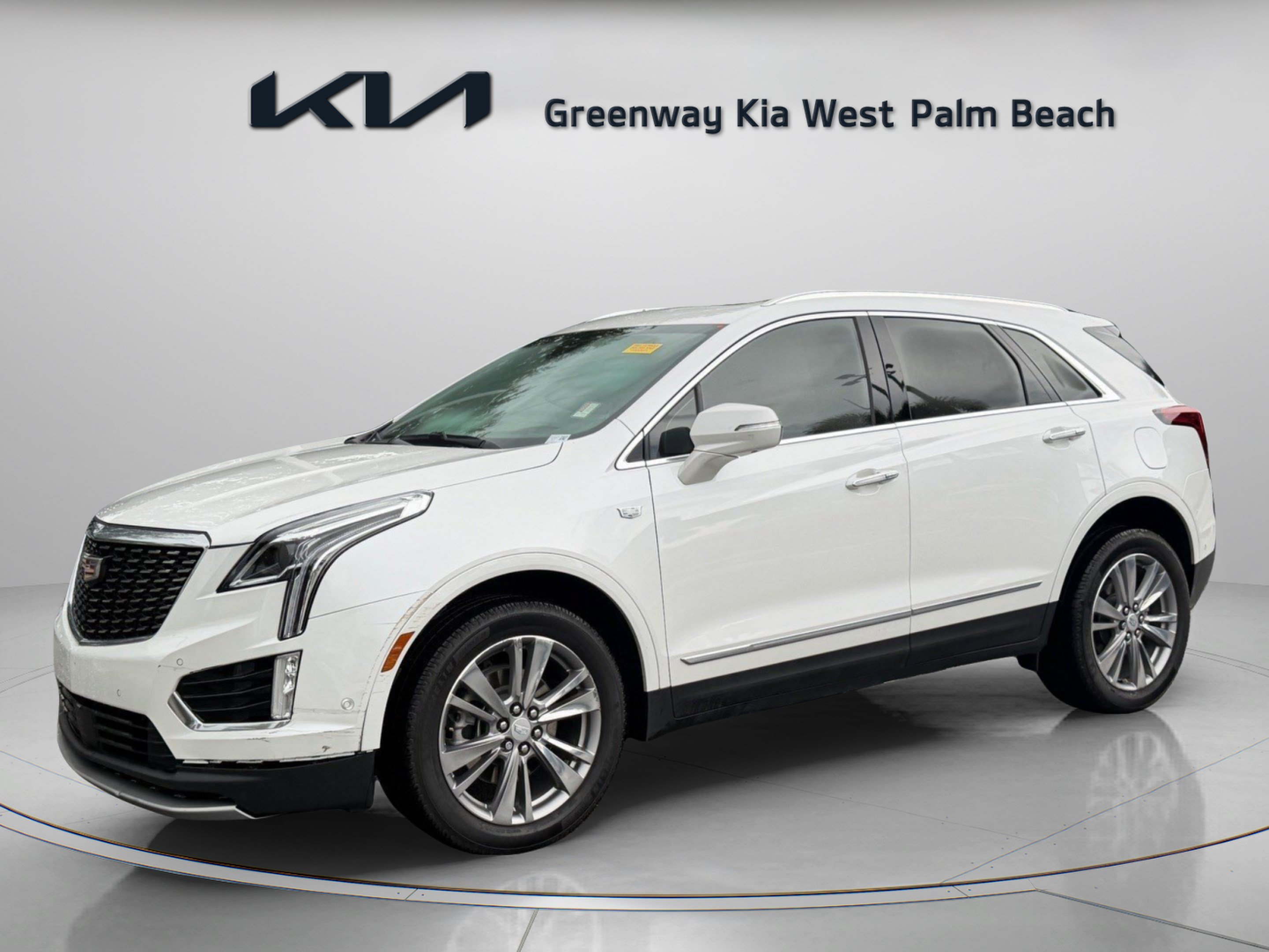Used 2023 Cadillac XT5 Premium Luxury w/ Technology Package FWD image 3