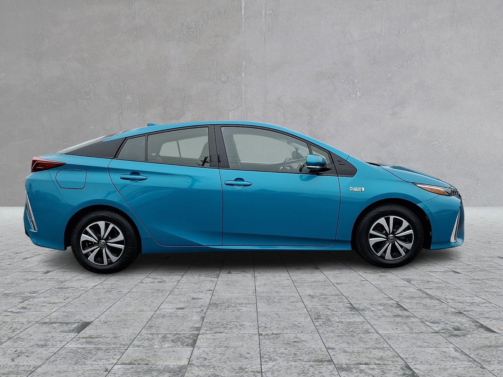 Used 2017 Toyota Prius Prime Plus image 4