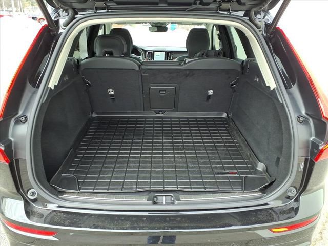 Used 2024 Volvo XC60 B5 Plus AWD/4WD image 13