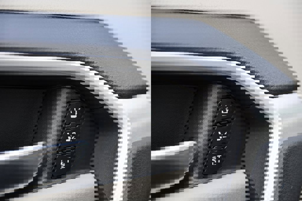 Used 2021 Toyota RAV4 XLE Premium image 19