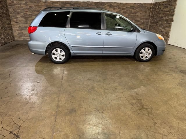Used 2010 Toyota Sienna LE FWD image 9