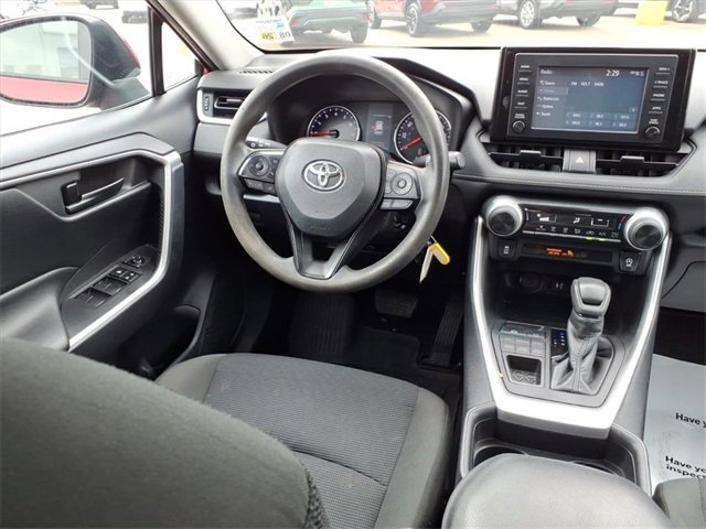 Used 2019 Toyota RAV4 LE image 4
