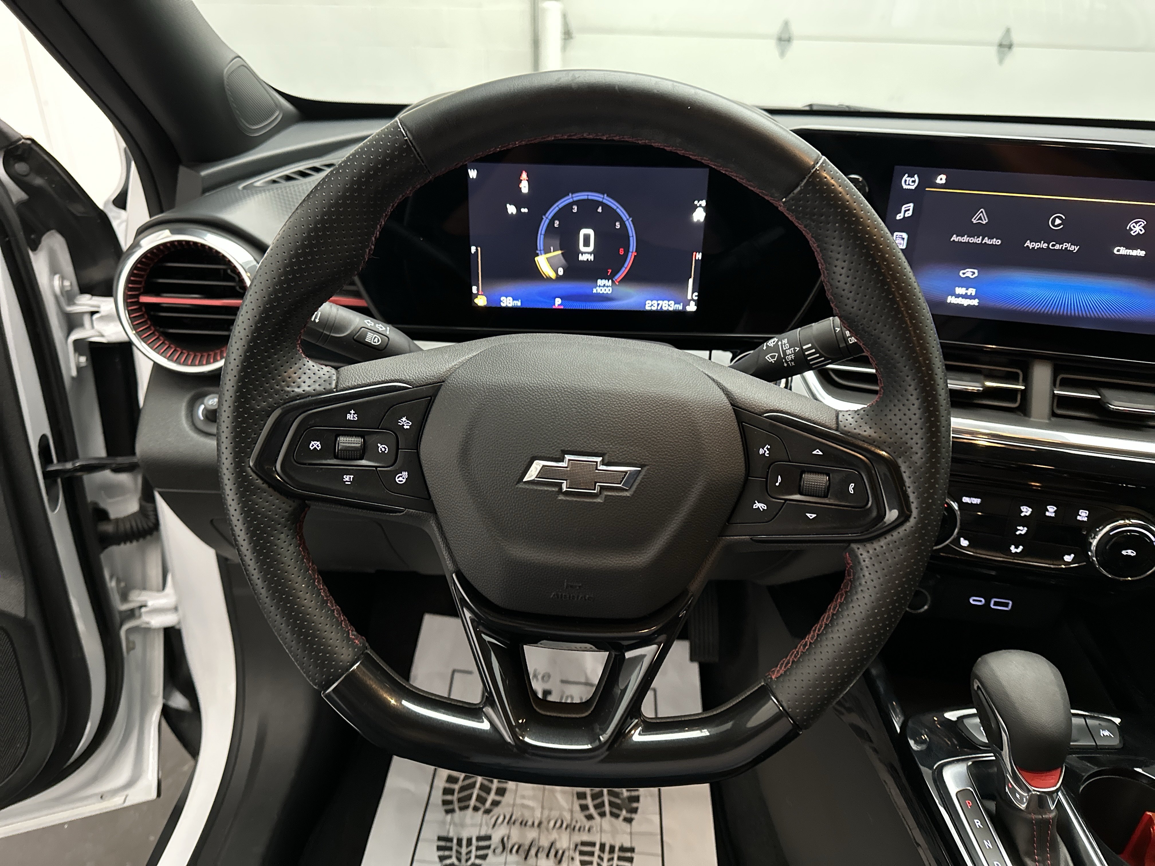 Used 2024 Chevrolet Trax RS w/ Driver Confidence Package FWD image 23