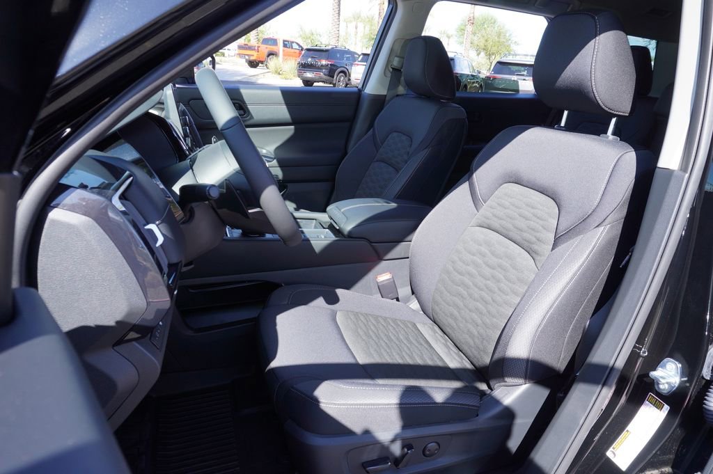 New 2025 Nissan Pathfinder SV image 14