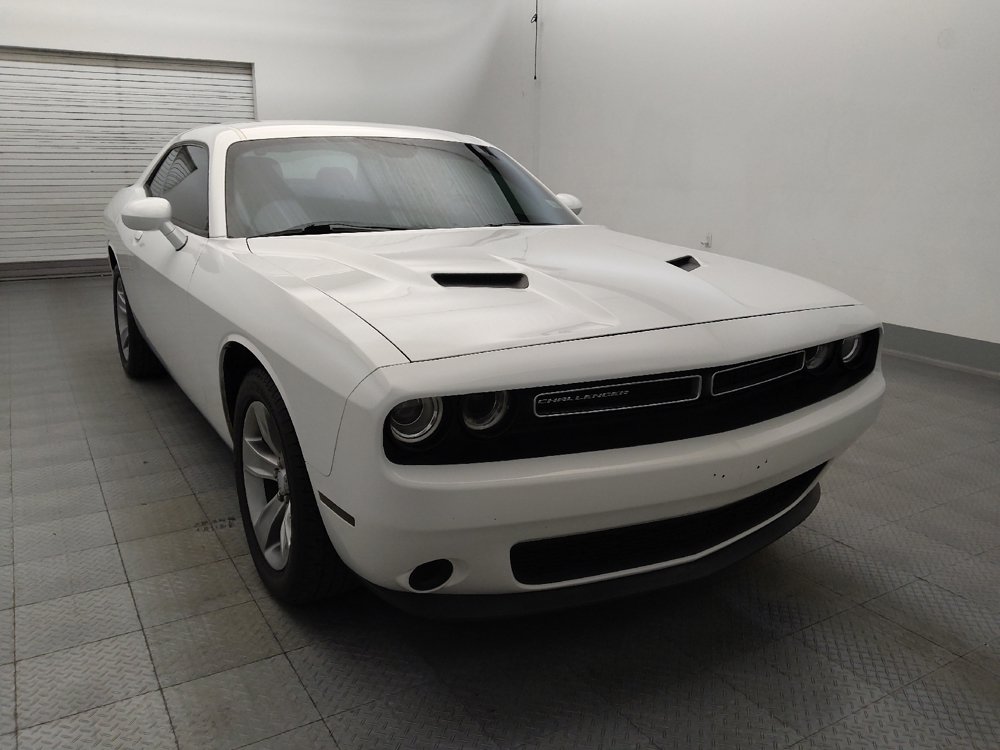 Used 2016 Dodge Challenger SXT RWD image 13