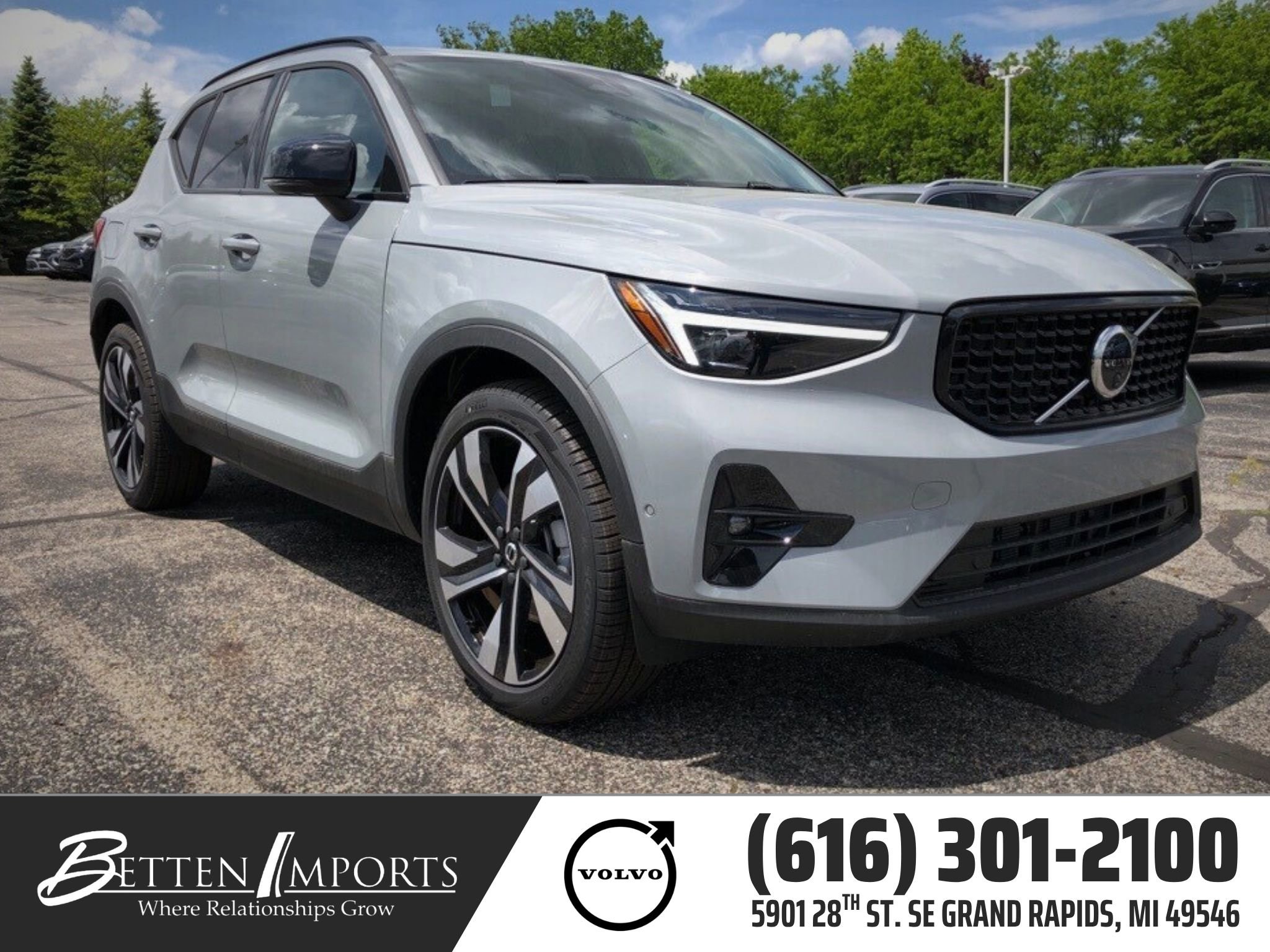 New 2025 Volvo XC40 B5 Plus w/ Protection Package Premier