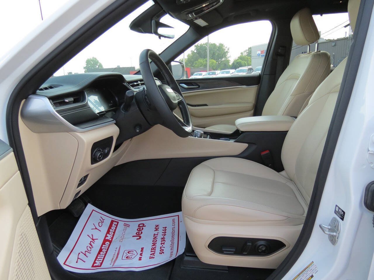 Used 2024 Jeep Grand Cherokee Limited w/ Luxury Tech Group II AWD/4WD image 8