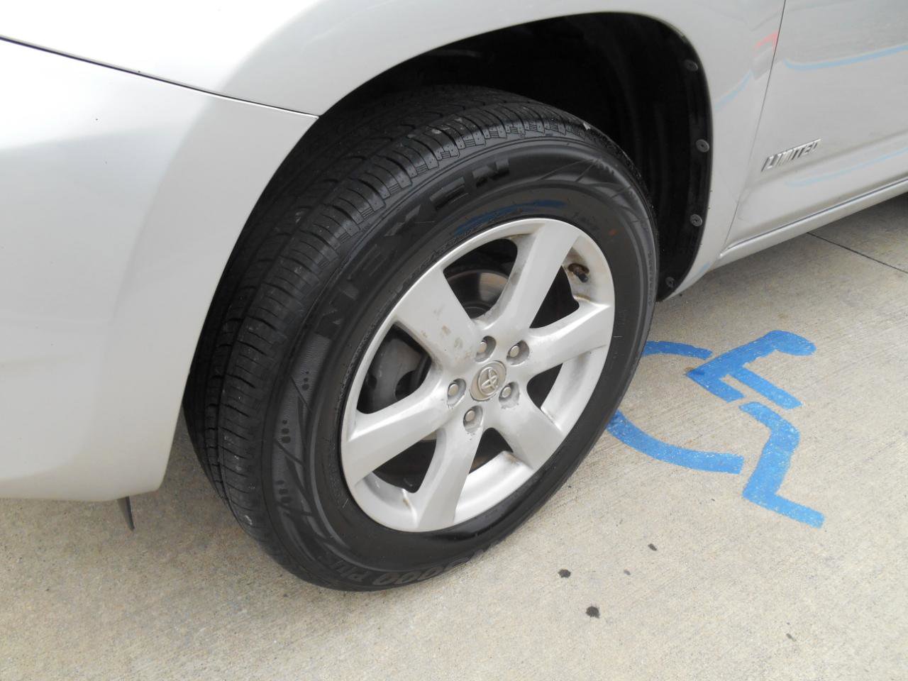 Used 2008 Toyota RAV4 Limited image 17