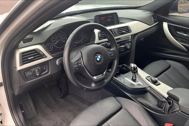 Used 2018 BMW 320i Sedan image 11
