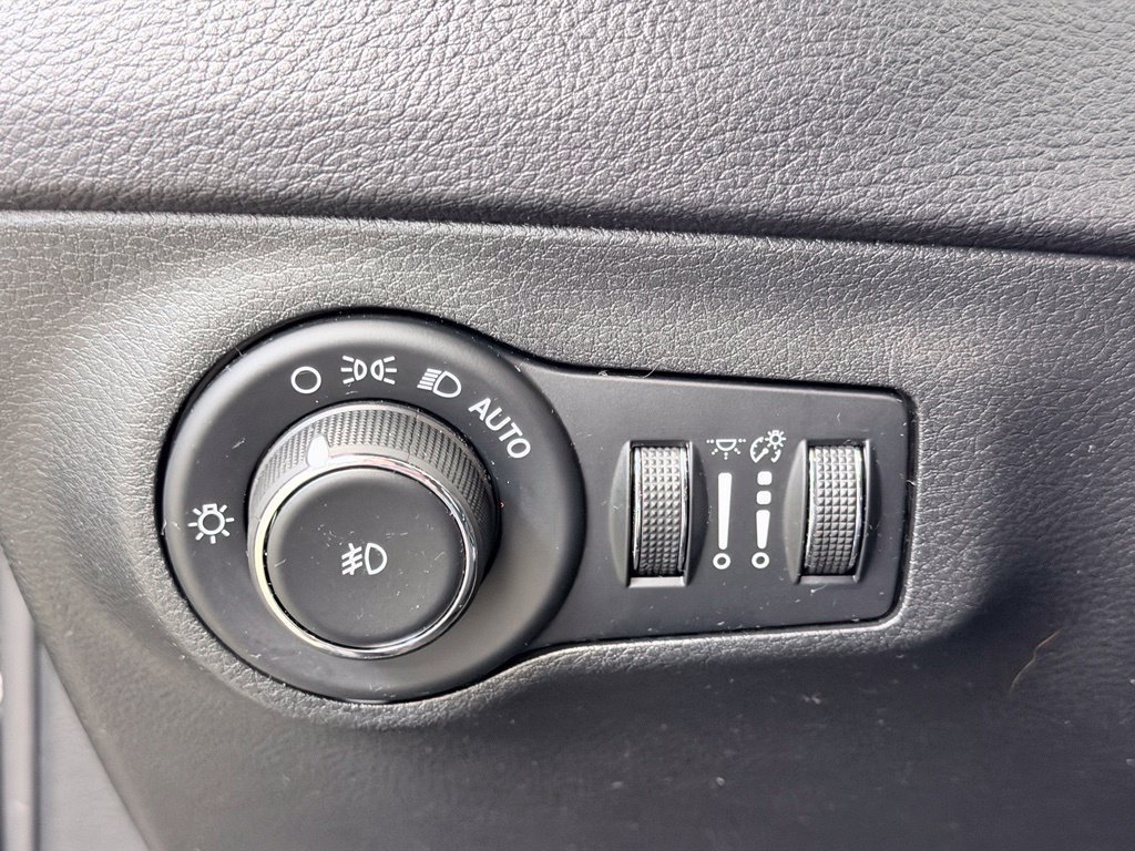 Used 2017 Jeep Compass Latitude w/ Safe & Security Group AWD/4WD image 44