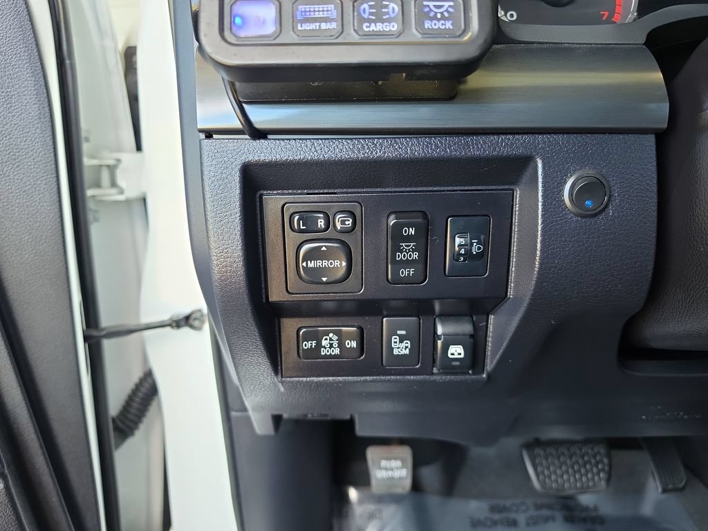 Used 2017 Toyota Tundra Platinum AWD/4WD image 19