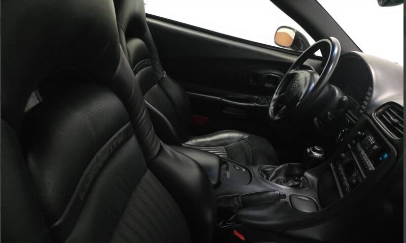 Used 2004 Chevrolet Corvette Convertible w/ Preferred Equipment Group RWD image 10