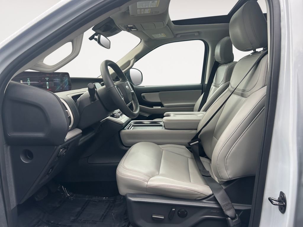 Used 2025 Ford Expedition Active image 15