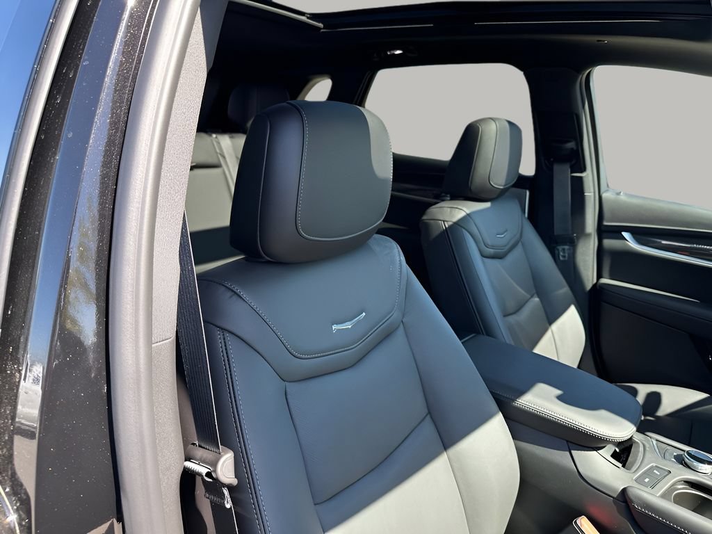 New 2026 Cadillac XT5 Sportv w/ LPO, Onyx Lite Package AWD/4WD image 16