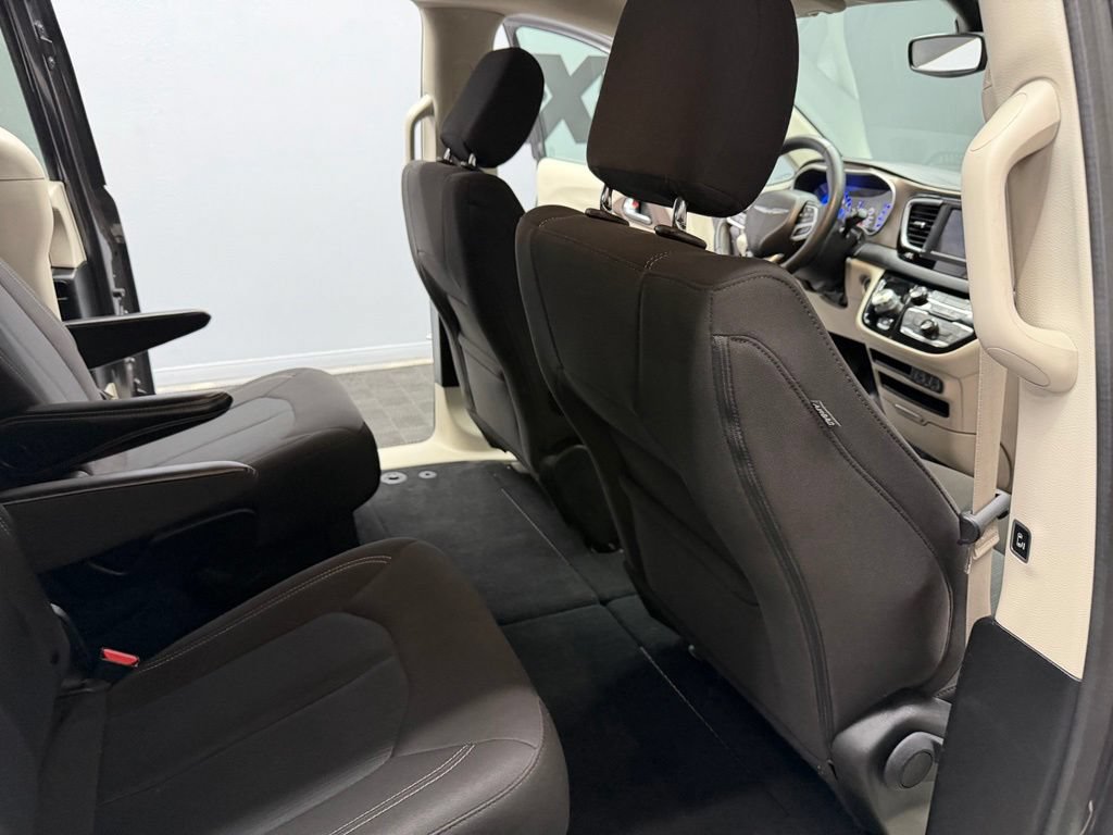 Used 2023 Chrysler Voyager LX FWD image 45