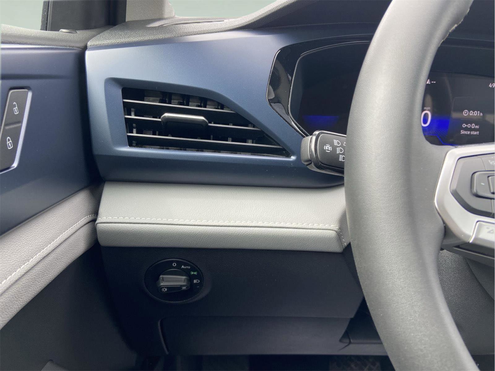 Used 2024 Volkswagen Taos SE image 18