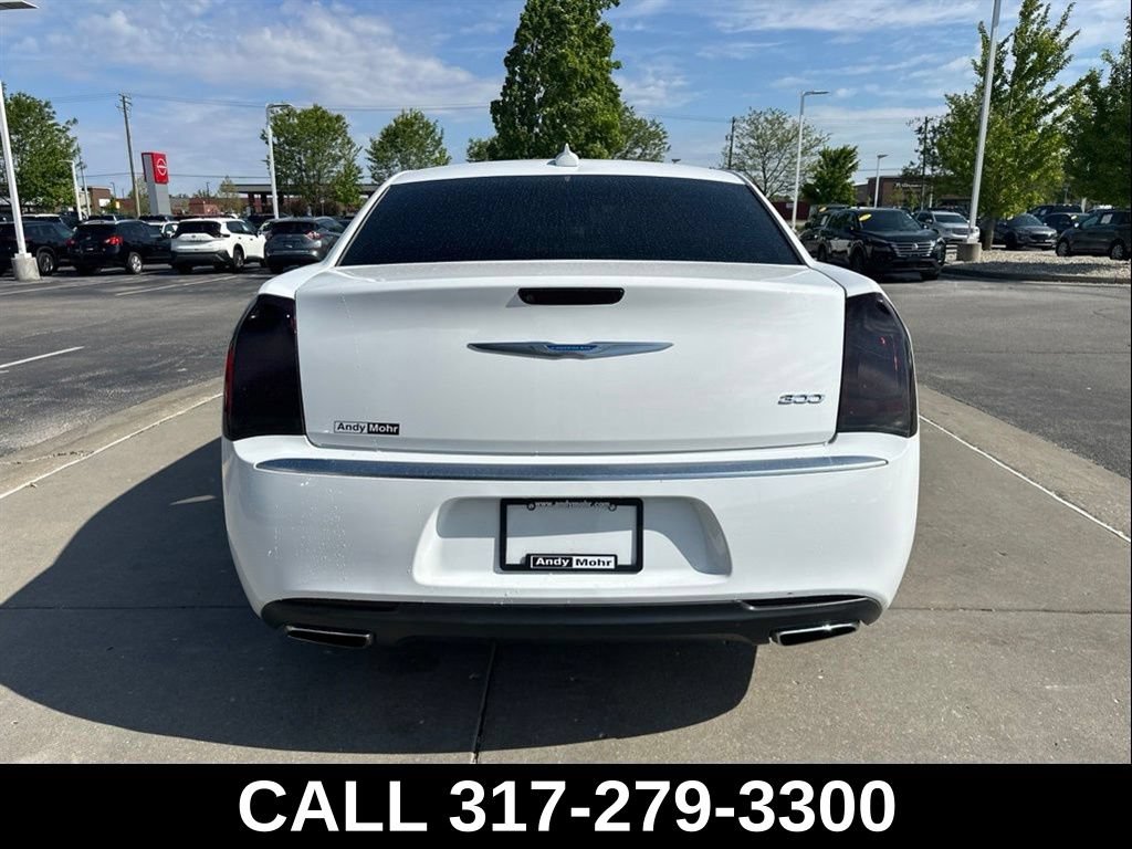 Used 2018 Chrysler 300 Touring w/ Chrome Appearance Package RWD image 8