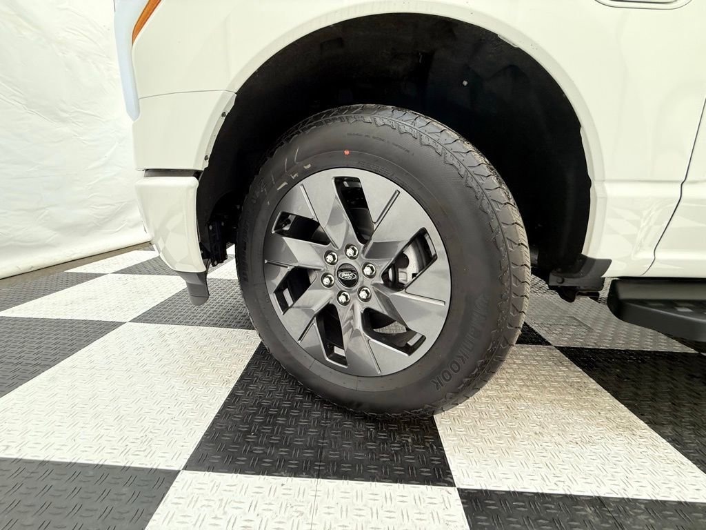 New 2025 Ford F150 Lightning Lariat AWD/4WD image 13