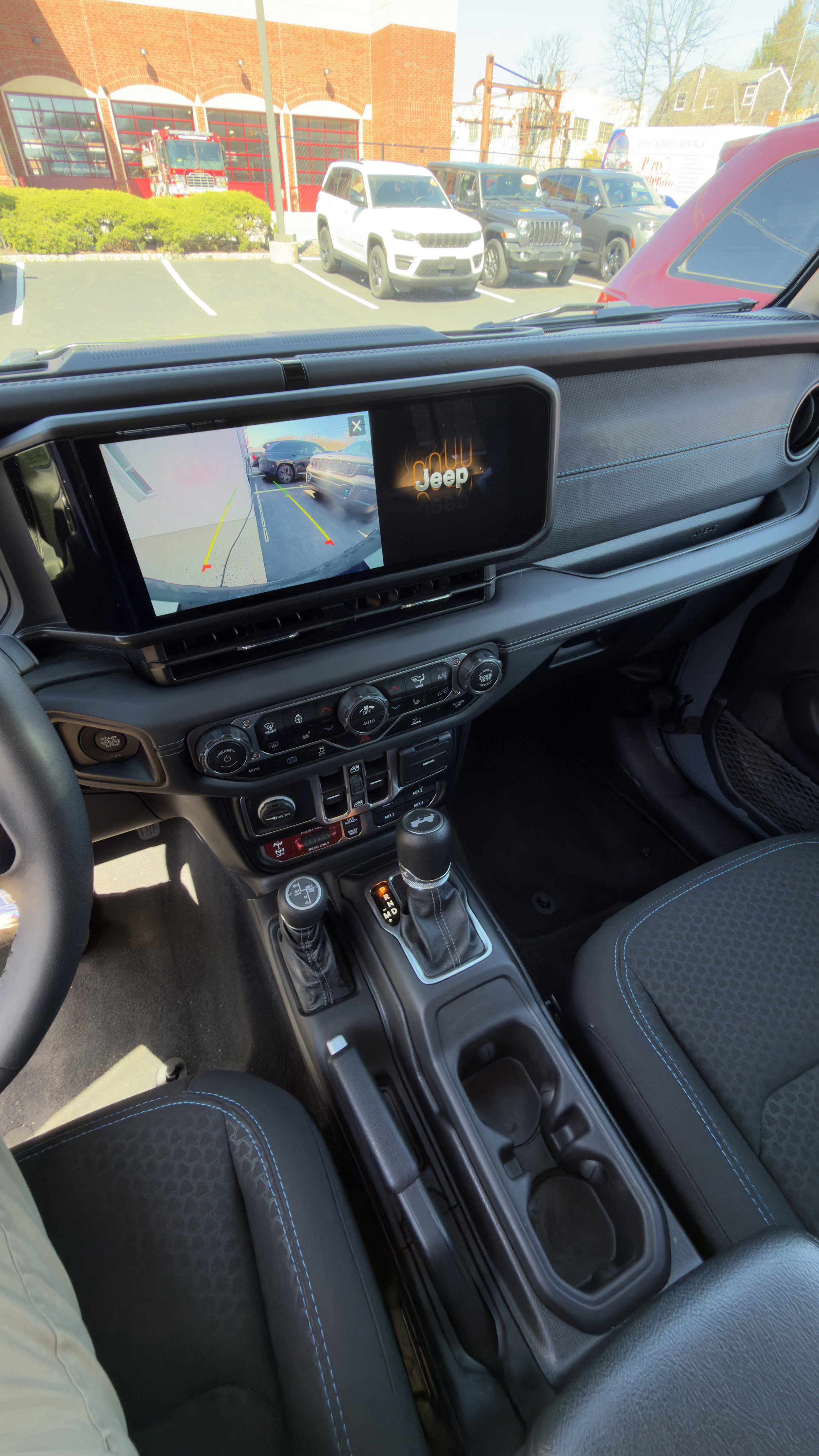 Certified 2025 Jeep Wrangler Unlimited Rubicon 4xe w/ Convenience Group image 7