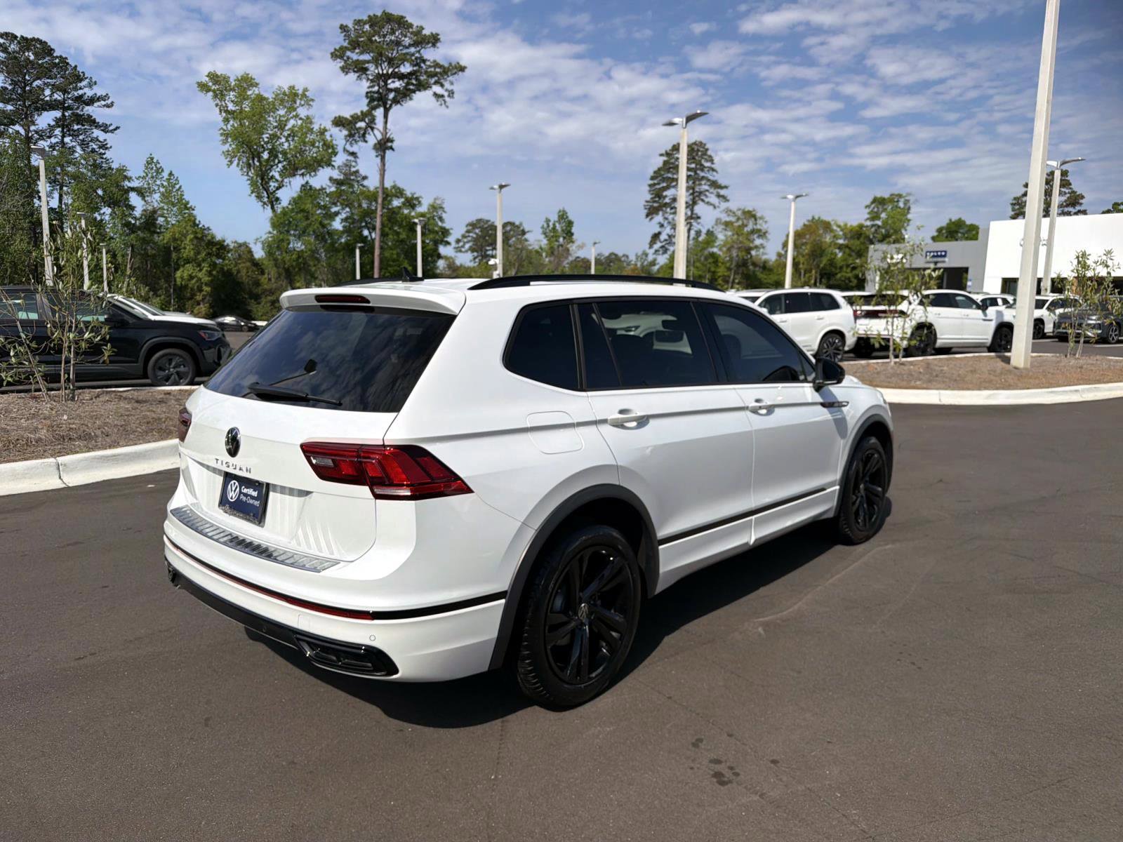 Used 2024 Volkswagen Tiguan SE R-Line image 5