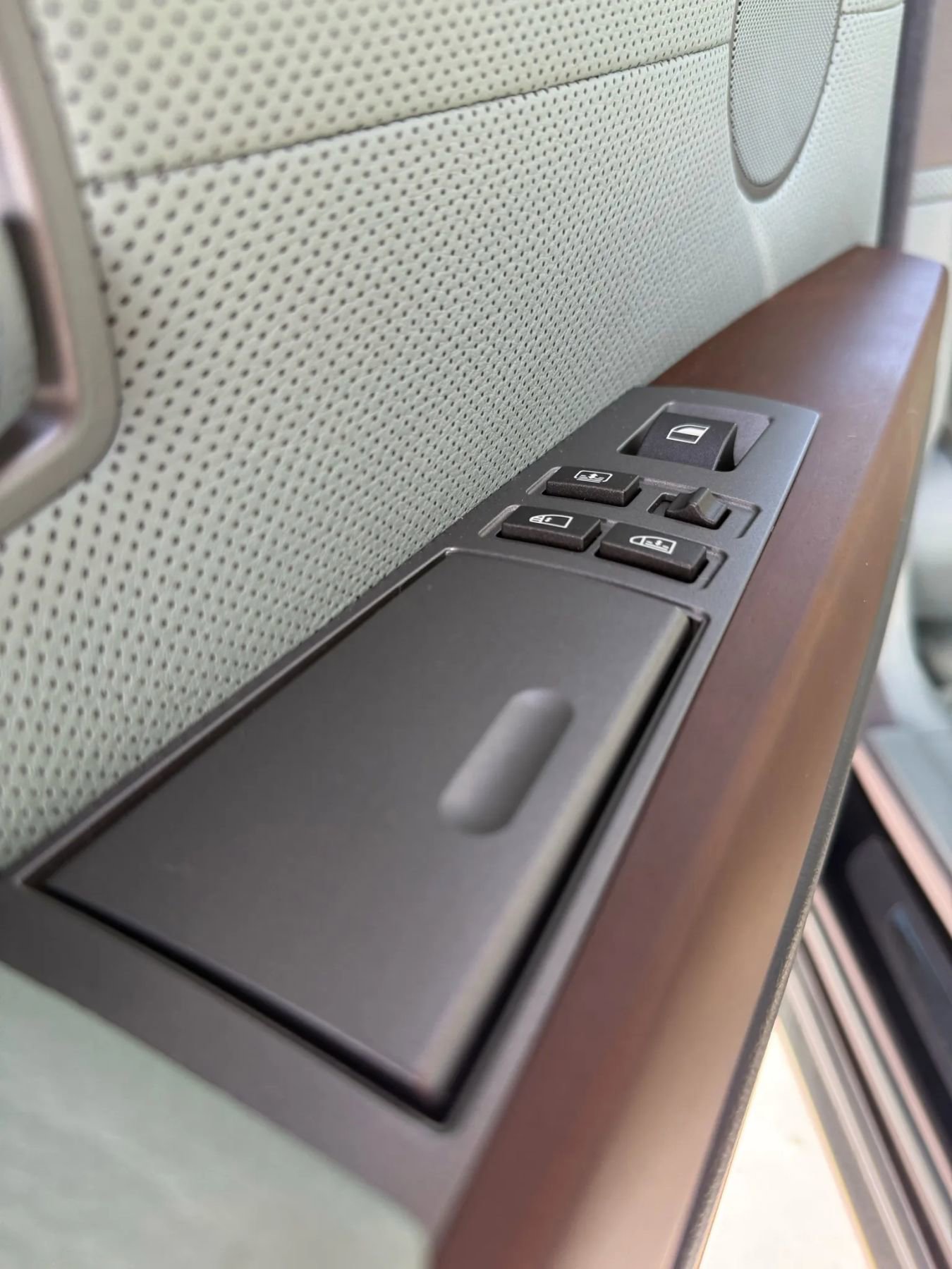 Used 2005 BMW 745Li image 18