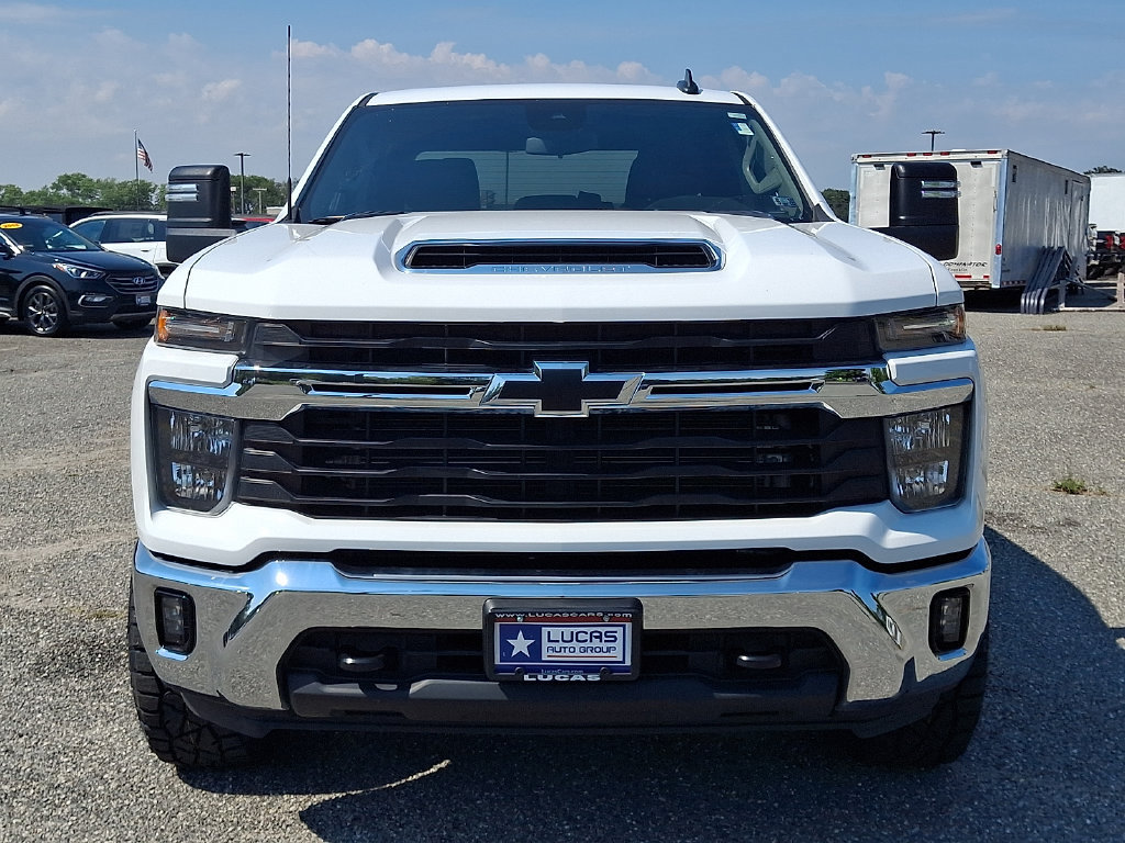 Used 2025 Chevrolet Silverado 2500 LT w/ Convenience Package AWD/4WD image 4