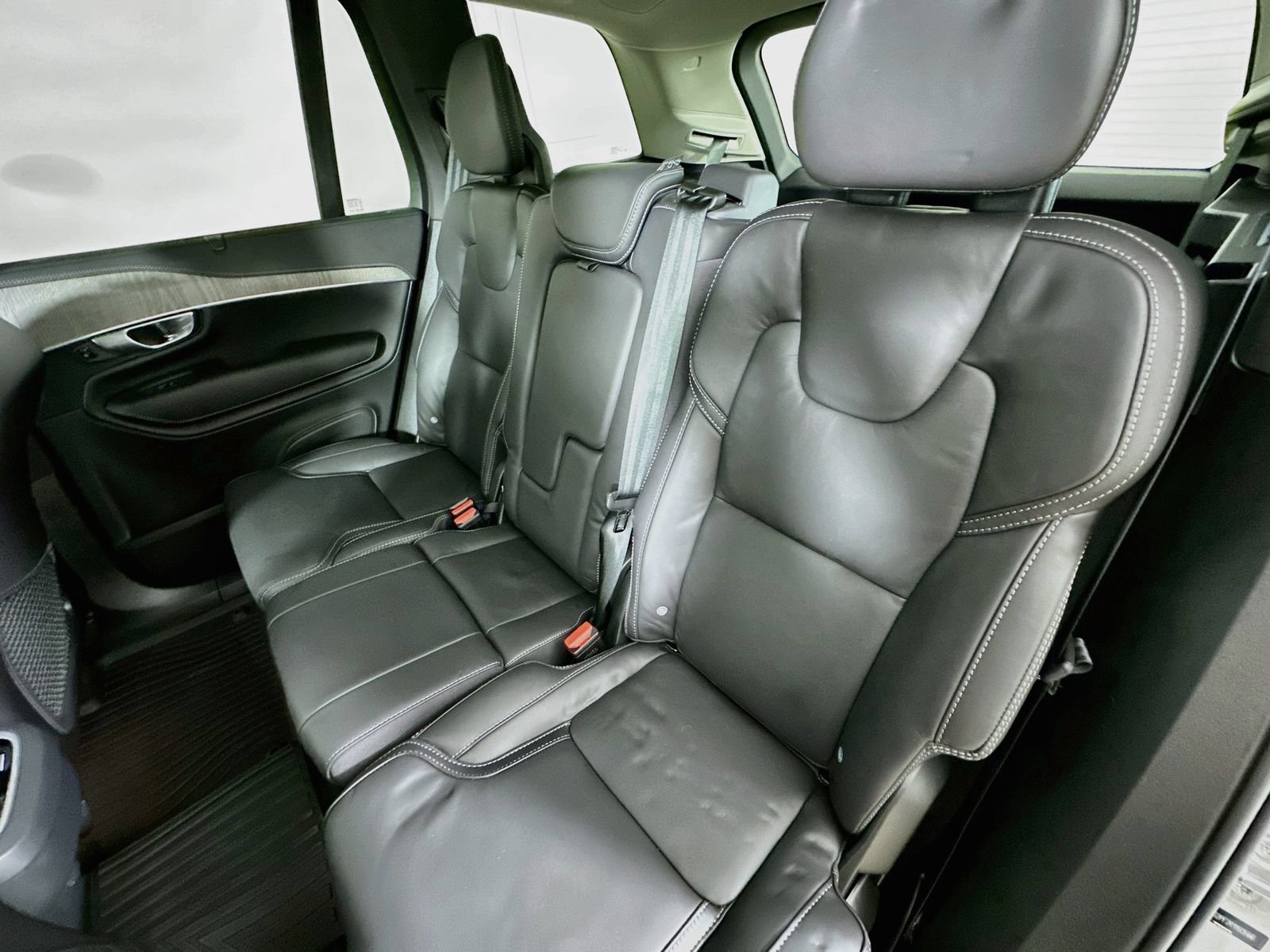 Used 2024 Volvo XC90 B6 Ultimate w/ Protection Package Premier AWD/4WD image 37