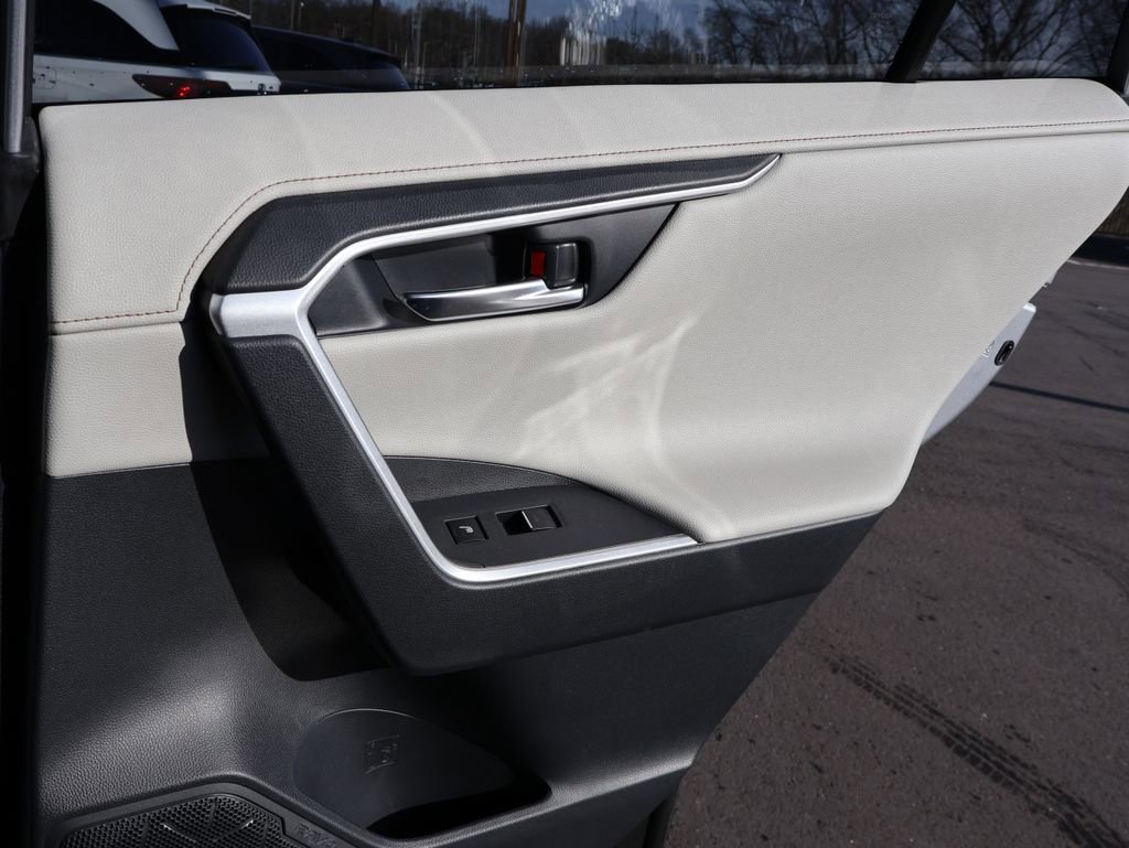 Used 2025 Toyota RAV4 Limited w/ Advanced Technology Package image 14