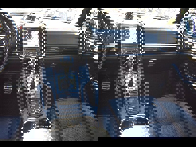 Used 2017 Porsche Cayenne S w/ Premium Package image 31