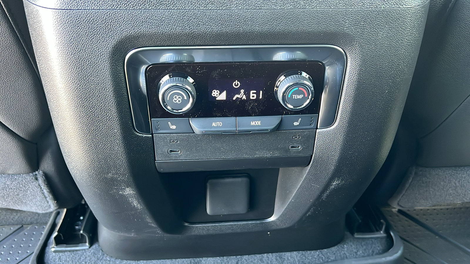 New 2025 Chevrolet Suburban High Country image 18