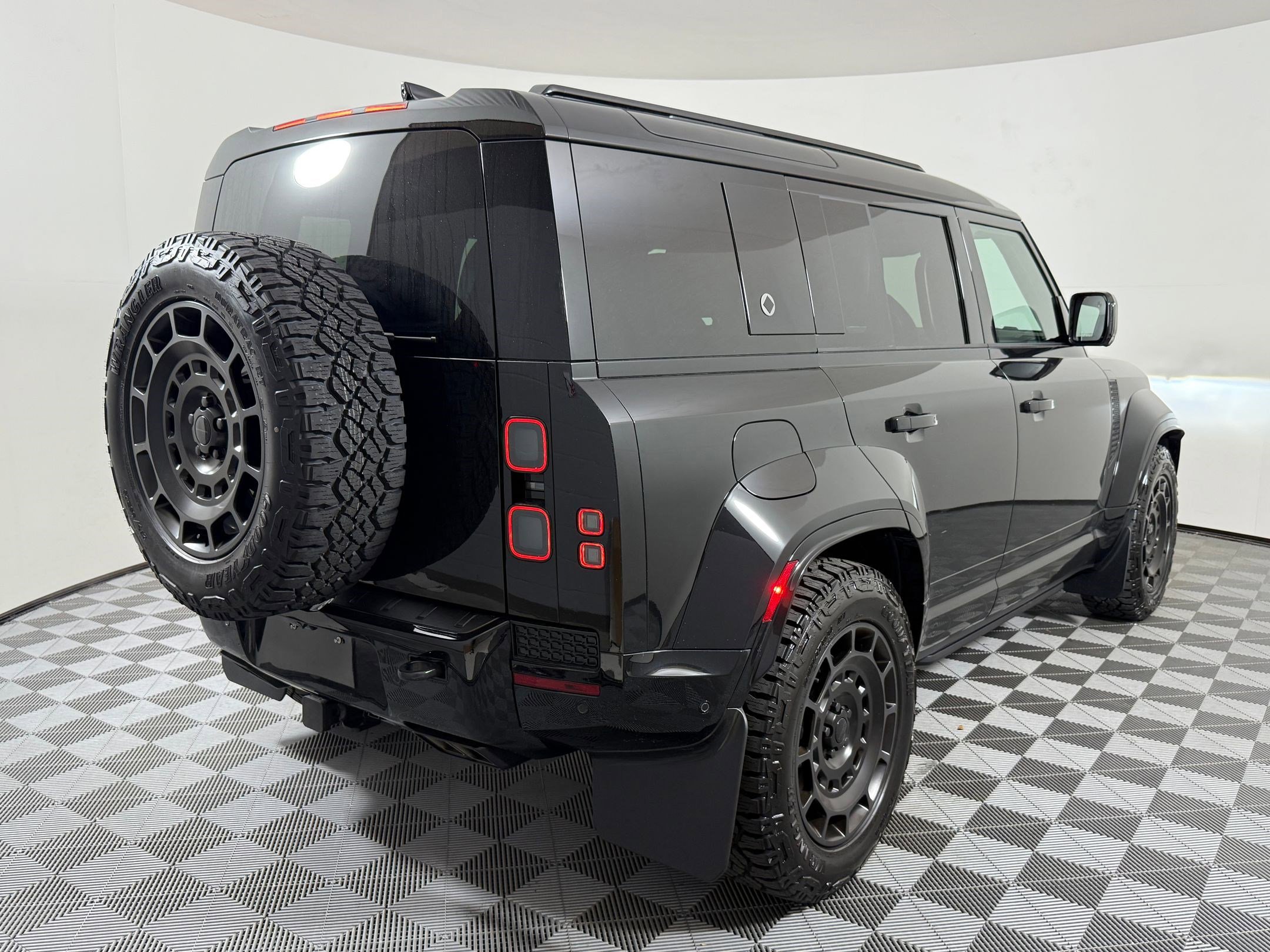 New 2026 Land Rover Defender 110 OCTA AWD/4WD image 10
