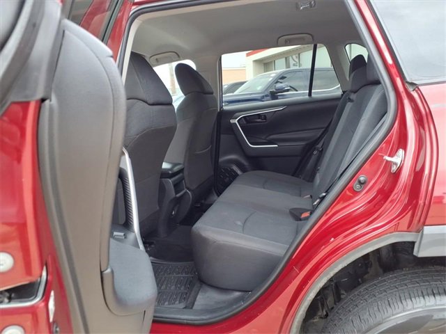 Used 2019 Toyota RAV4 LE image 16