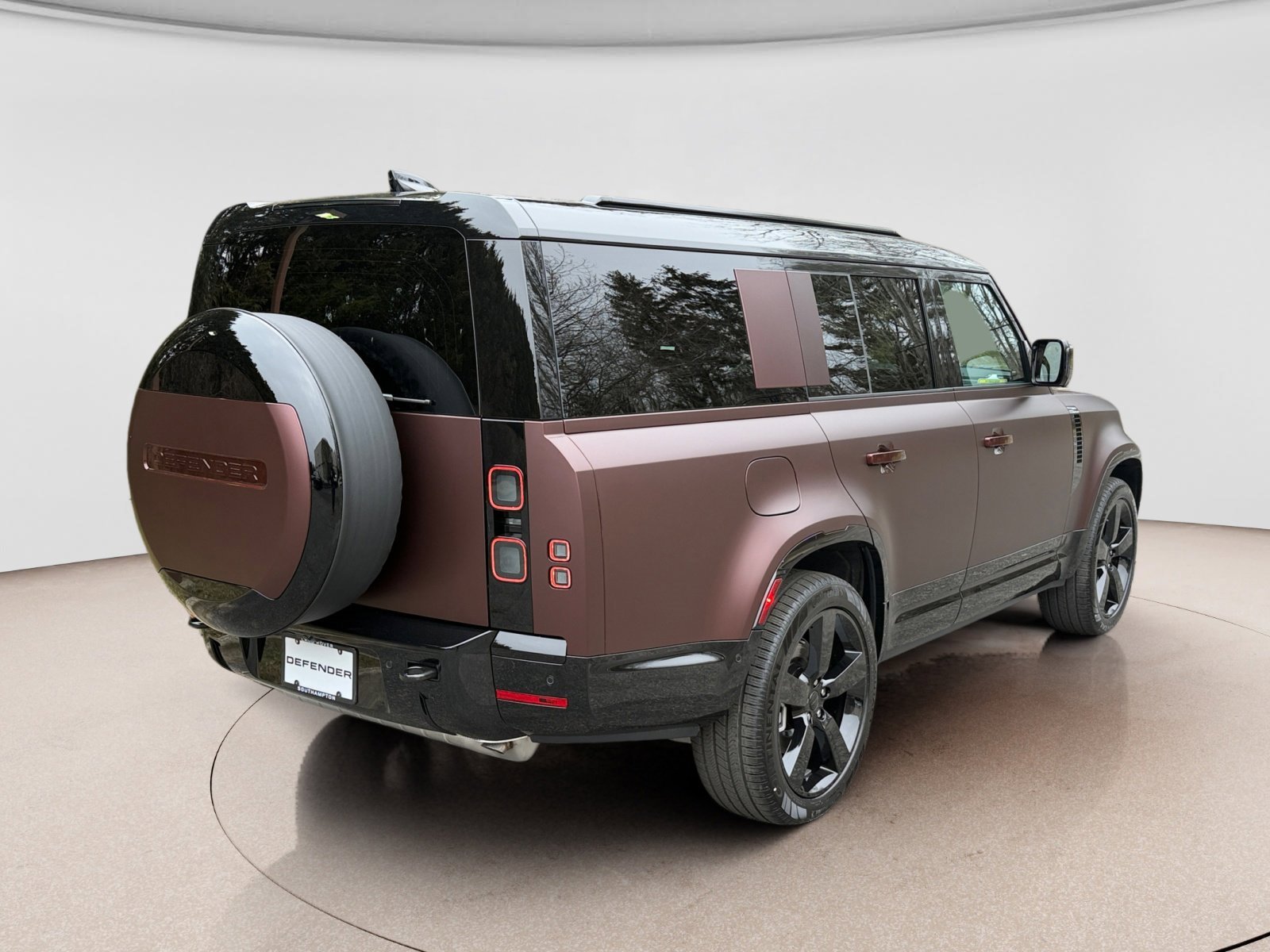 New 2026 Land Rover Defender 130 X-Dynamic SE image 5