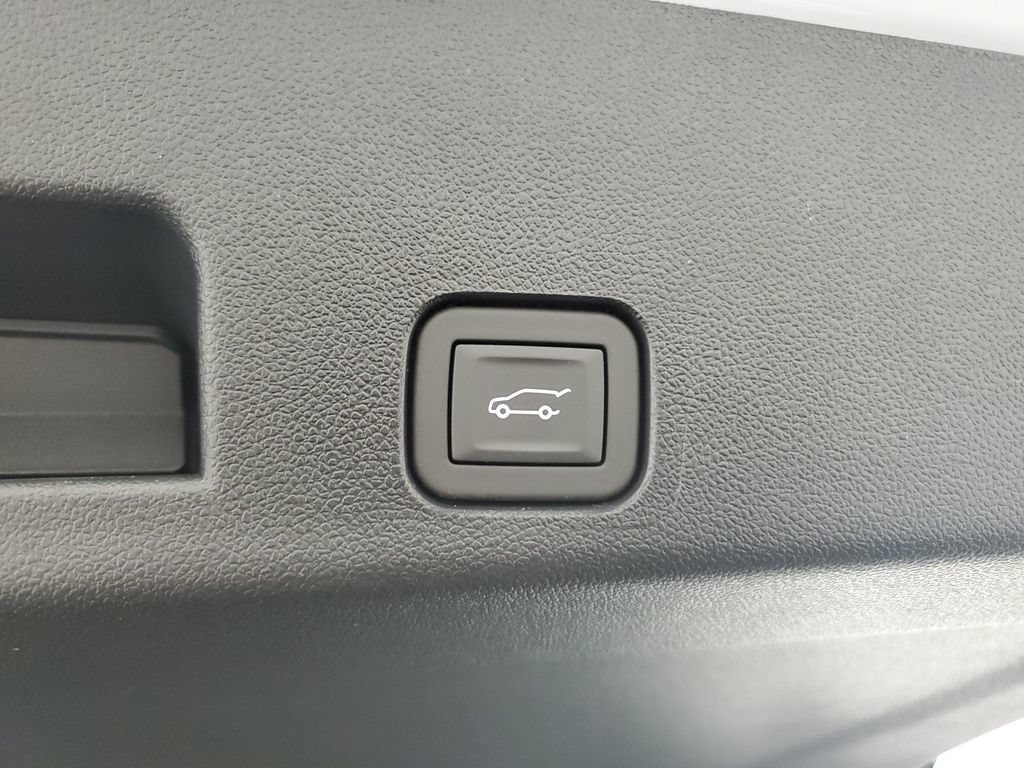 New 2026 Chevrolet Traverse RS w/ LPO, Floor Liner Package FWD image 34