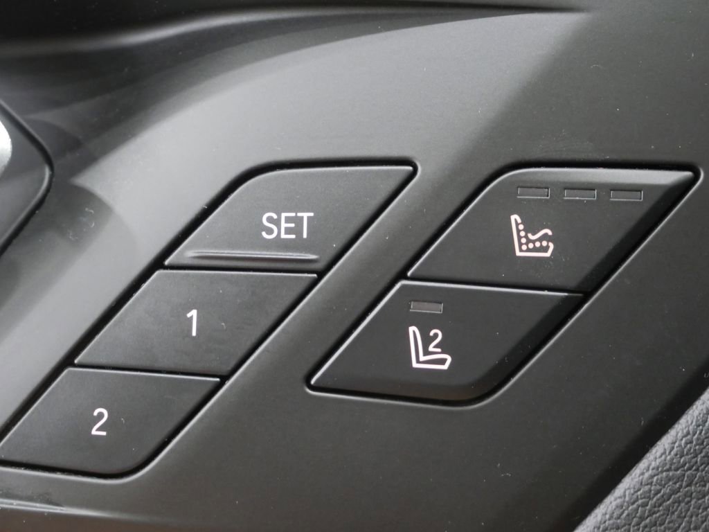 Used 2022 BMW X5 xDrive40i w/ Luxury Seating Package AWD/4WD image 15