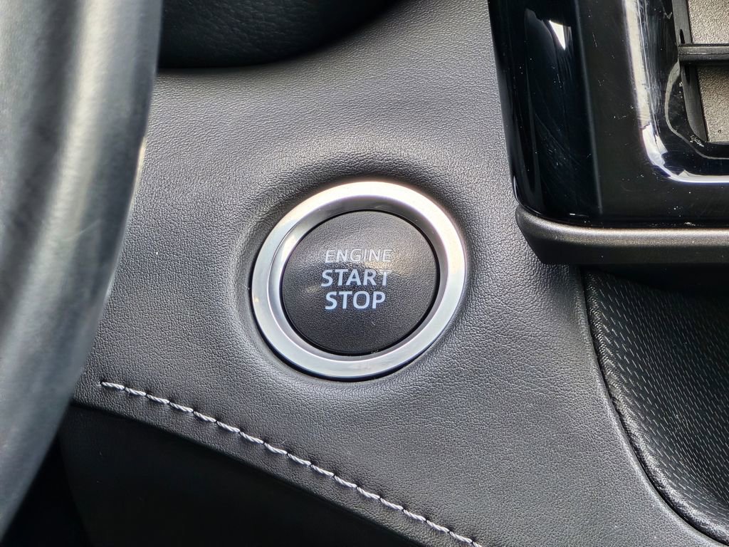 Used 2021 Toyota Highlander LE image 32