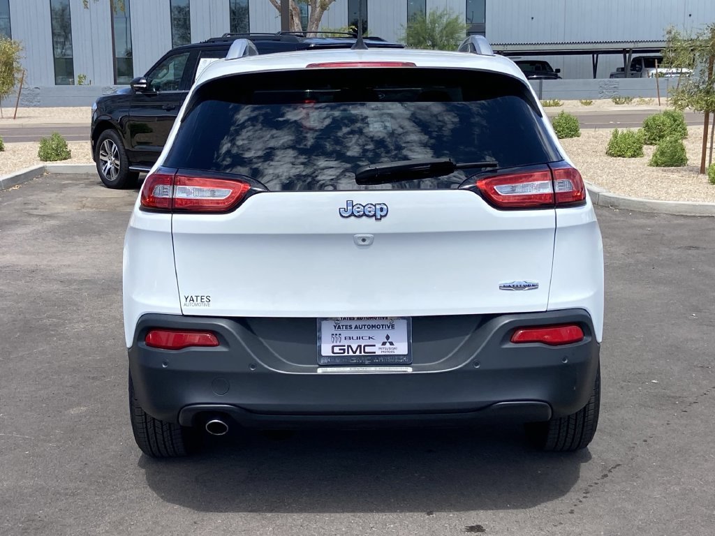 Used 2018 Jeep Cherokee Latitude w/ Safety Group FWD image 5