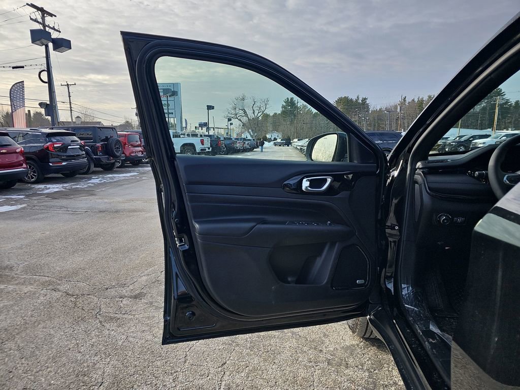 New 2026 Jeep Compass Latitude w/ Sun and Sound Group image 12