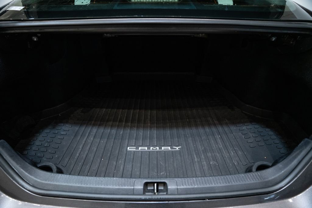 Certified 2020 Toyota Camry SE image 32