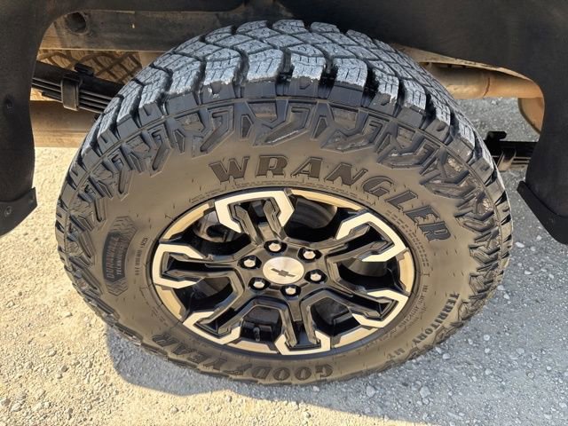 Used 2023 Chevrolet Silverado 1500 ZR2 w/ Technology Package image 30