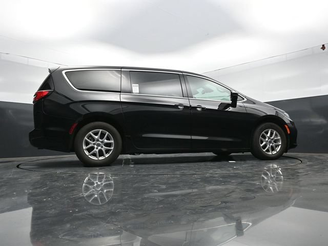 Used 2024 Chrysler Pacifica Touring-L FWD image 50