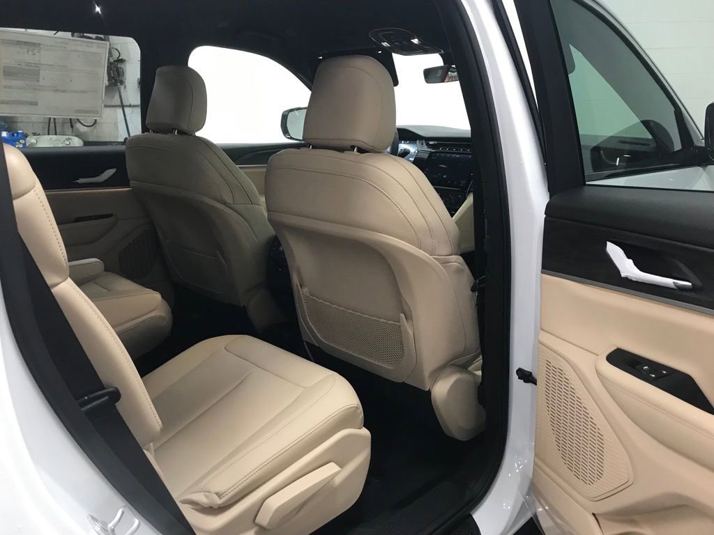 New 2025 Jeep Grand Cherokee L Limited image 39