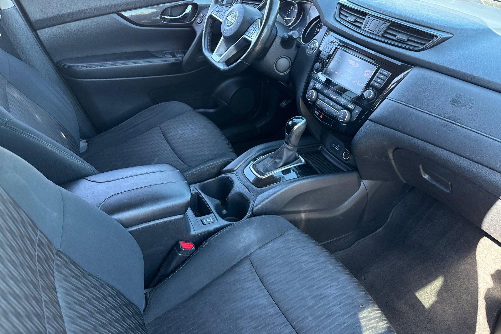 Used 2018 Nissan Rogue SV image 13