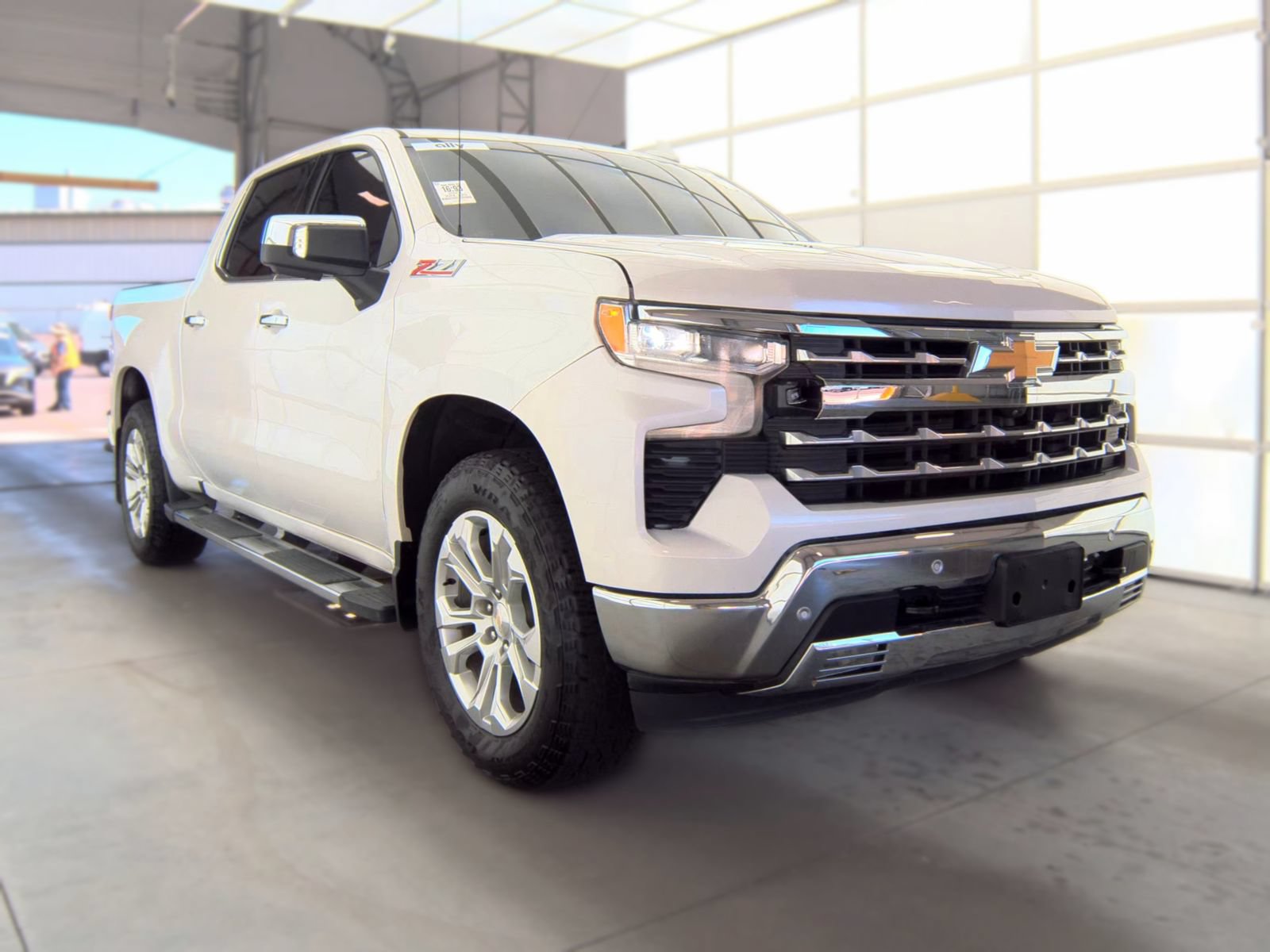 Used 2023 Chevrolet Silverado 1500 LTZ AWD/4WD image 2