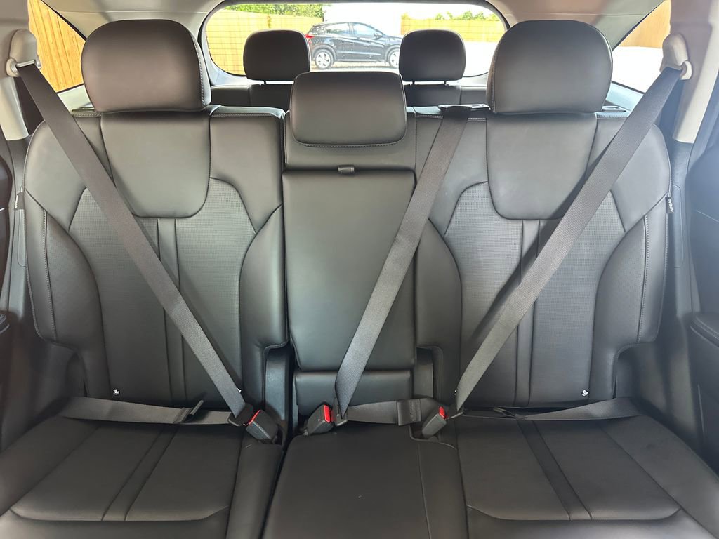 Used 2025 Kia Sorento S image 33