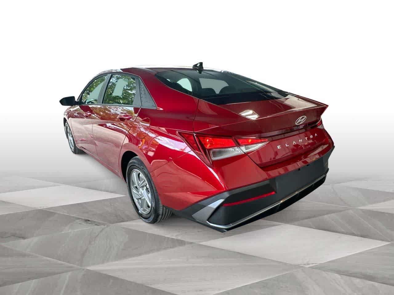 Used 2026 Hyundai Elantra SE FWD image 6