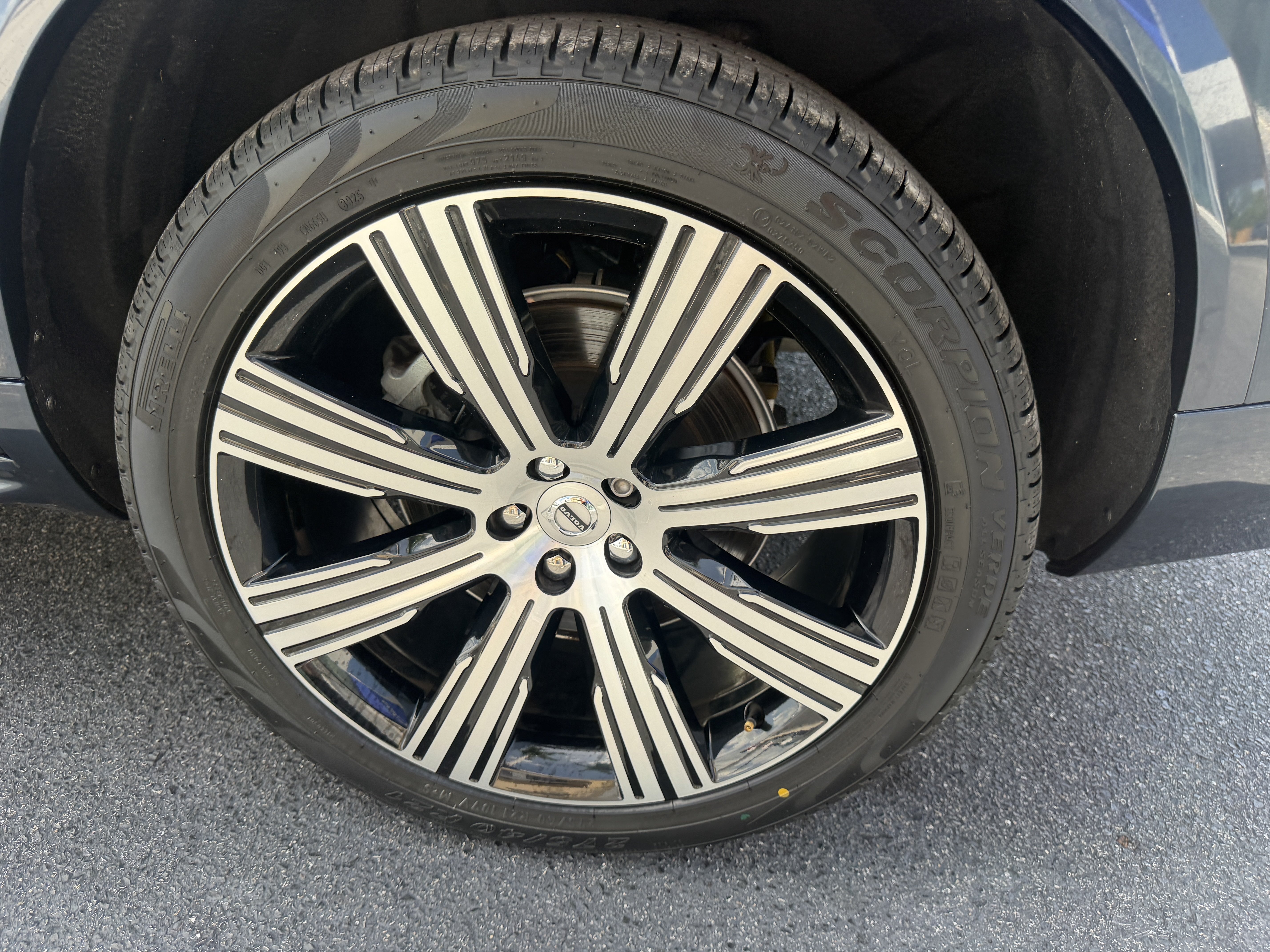 Certified 2024 Volvo XC90 B5 Plus w/ Protection Package Premier AWD/4WD image 33