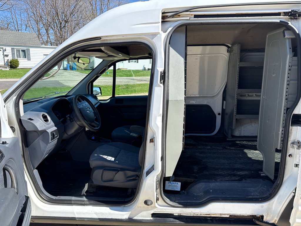 Used 2010 Ford Transit Connect XLT image 9