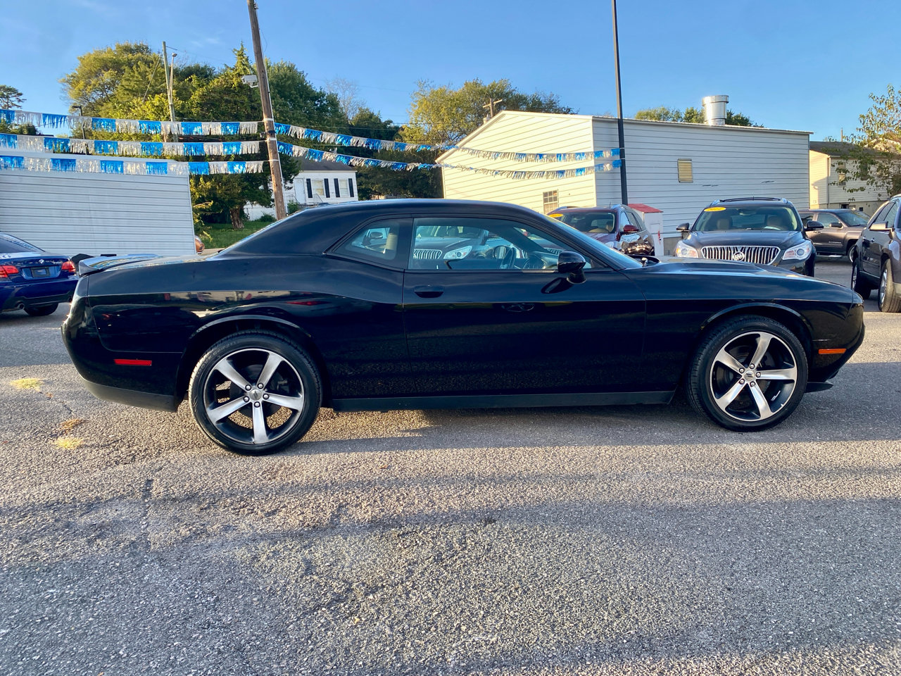 Used 2019 Dodge Challenger SXT image 8