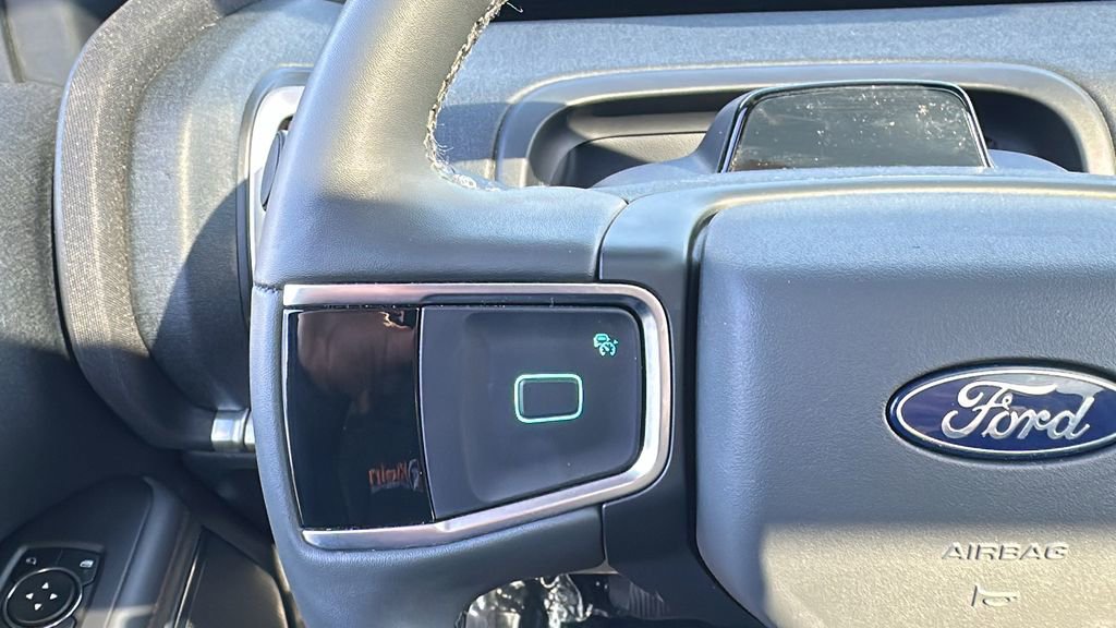 Used 2025 Ford Expedition Active AWD/4WD image 17